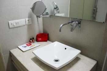 Oyo Premium Rajouri Garden Janta Market New Delhi Exterior foto